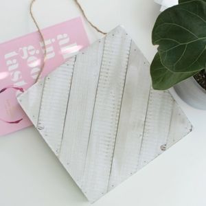 CLEARANCE!  Pre-owned Wood Wall Hanging Decoration